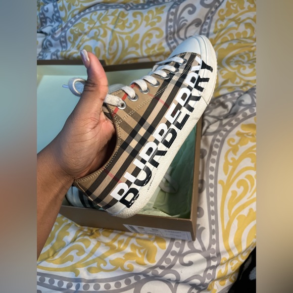 Burberry shoes - Picture 6 of 6